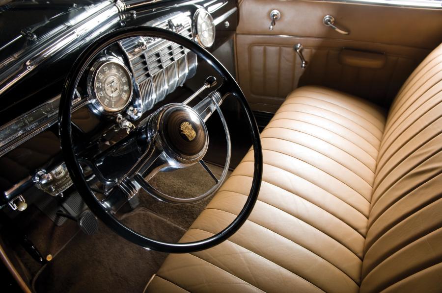 Интерьер Cadillac Series 62 Convertible Sedan (6229D) 1941 года  (фото 48 из 51)